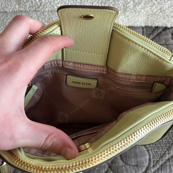 Anna Klein Crossbody Bag - Picture 3 of 3